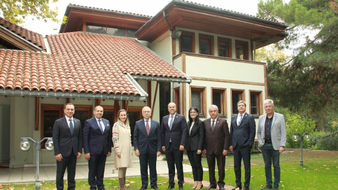BALKANTÜRKSİAD Yönetim Kurulu Üyeleri BUSİAD yönetim kurulunu ziyaret etti.
