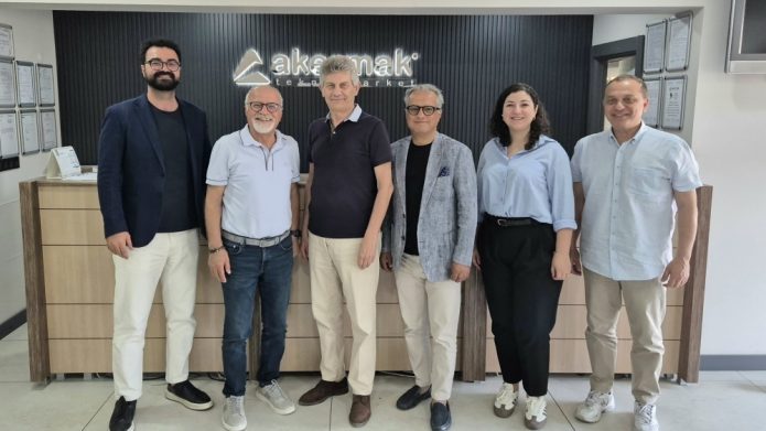 Akermak'a çifte üye ziyareti.