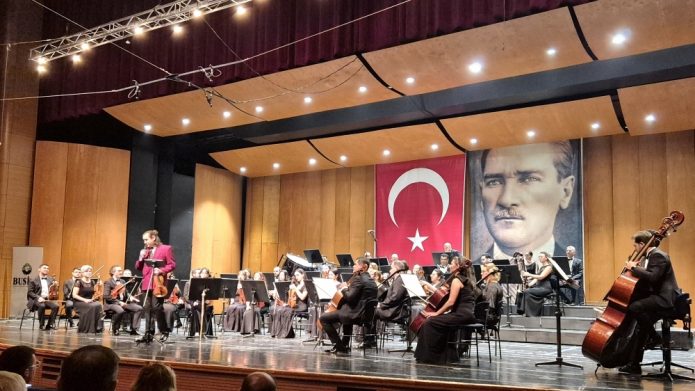 Atatürk müzikle anıldı